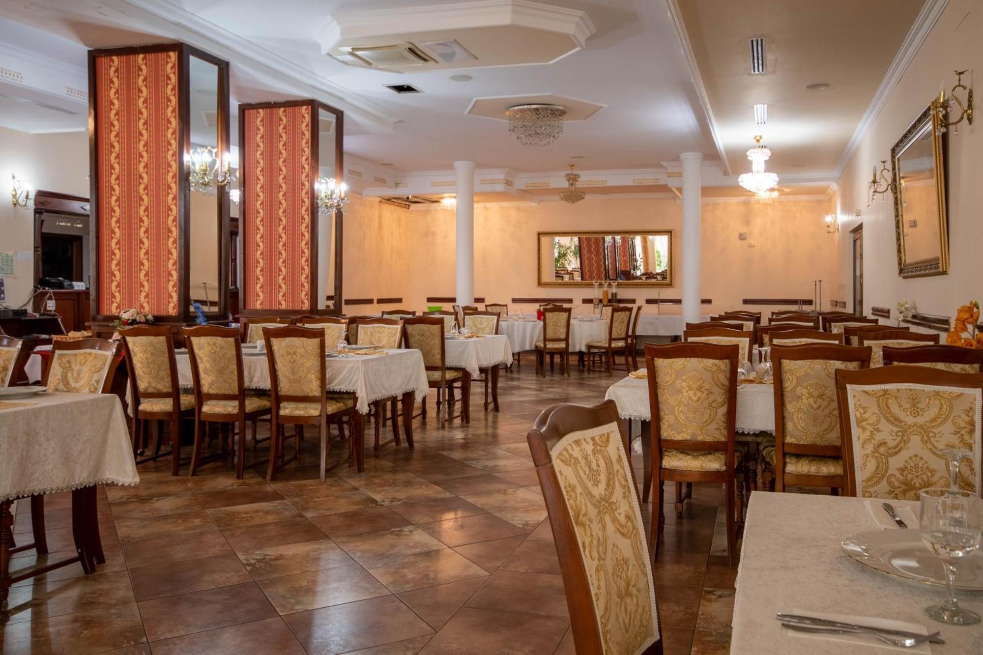 Hotel Coral Satu Mare Exterior photo