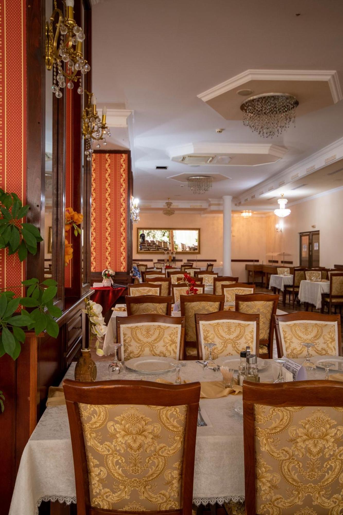 Hotel Coral Satu Mare Exterior photo