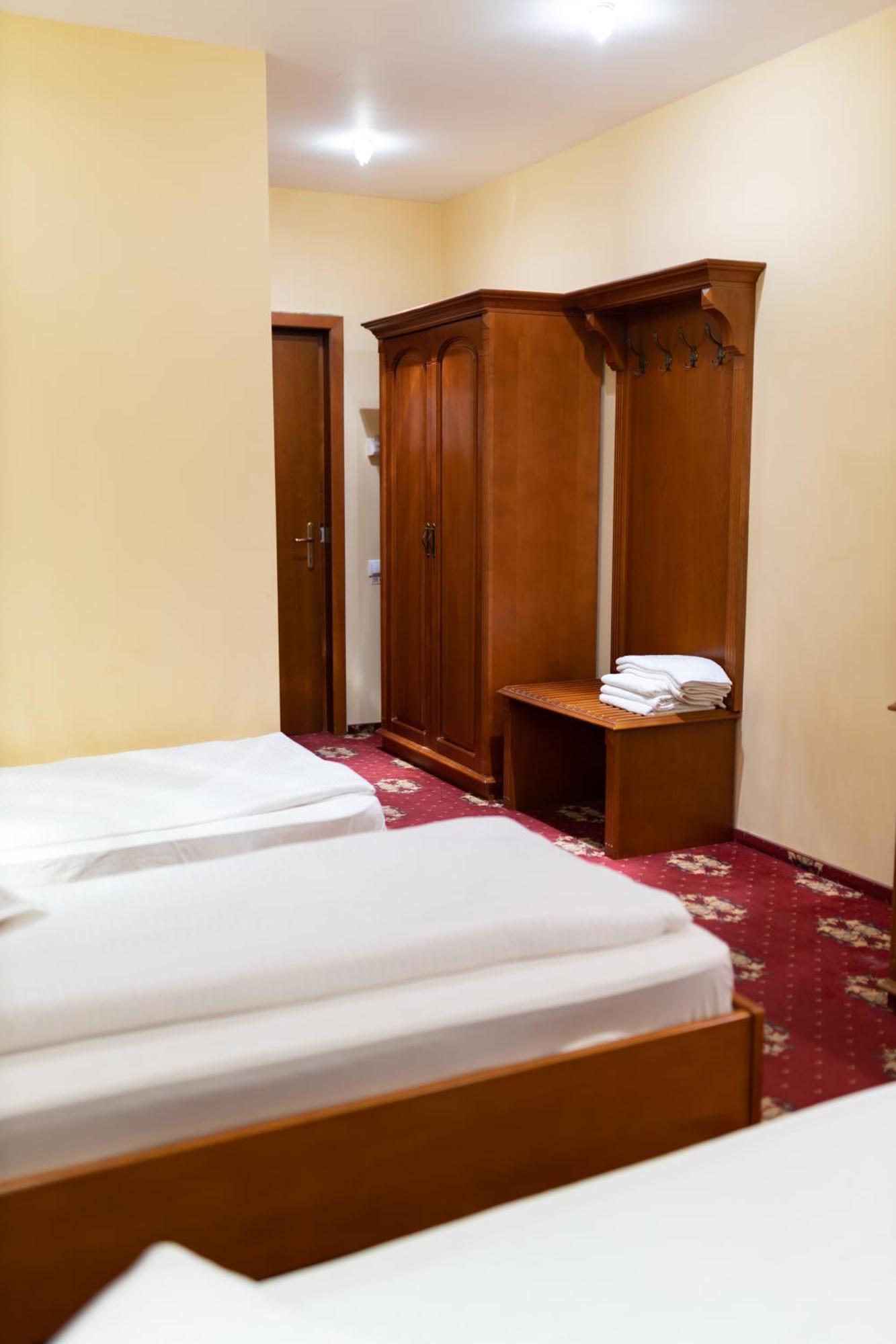 Hotel Coral Satu Mare Exterior photo