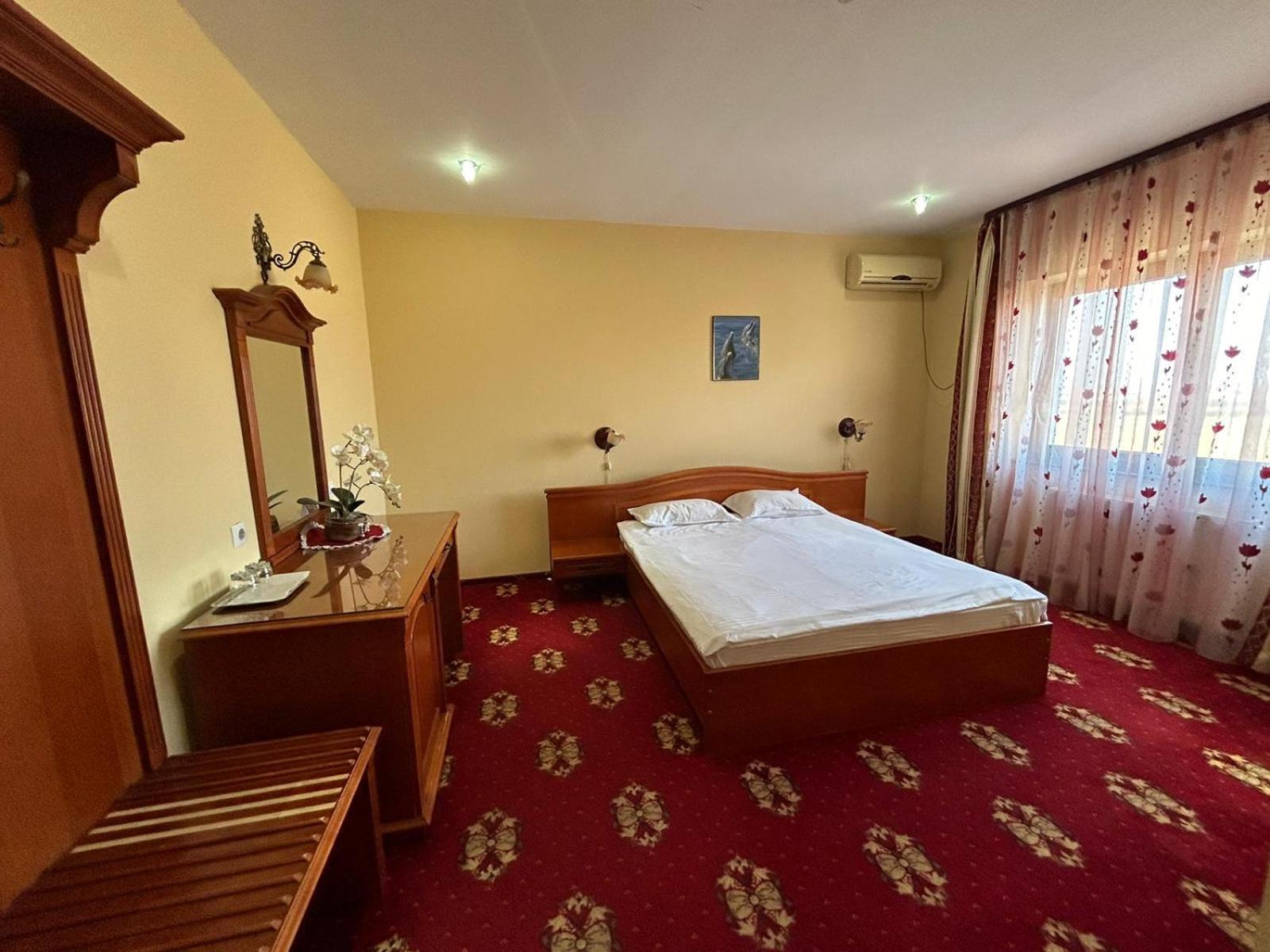 Hotel Coral Satu Mare Exterior photo