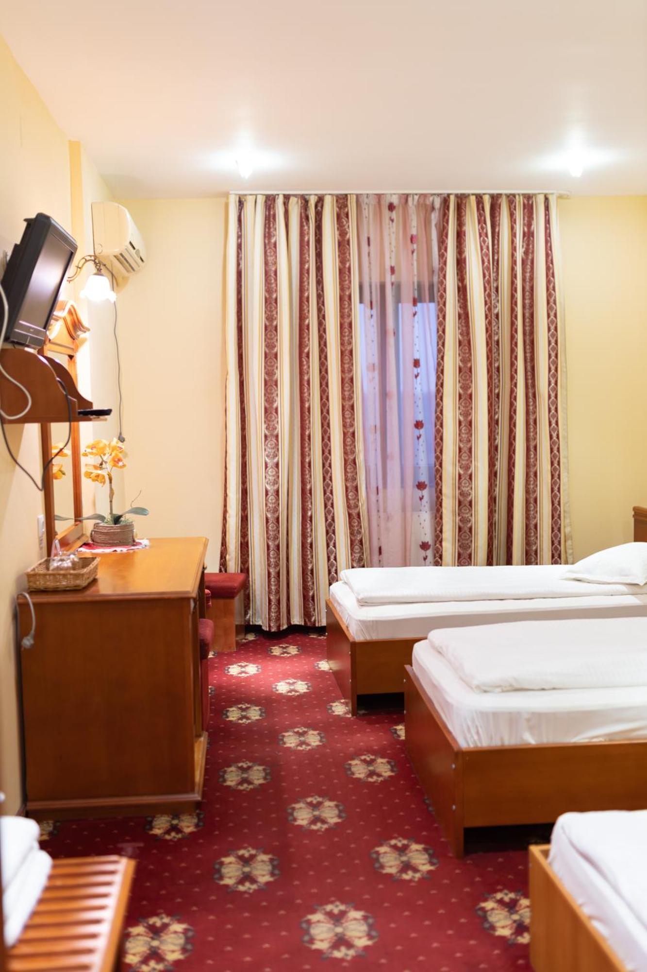 Hotel Coral Satu Mare Exterior photo