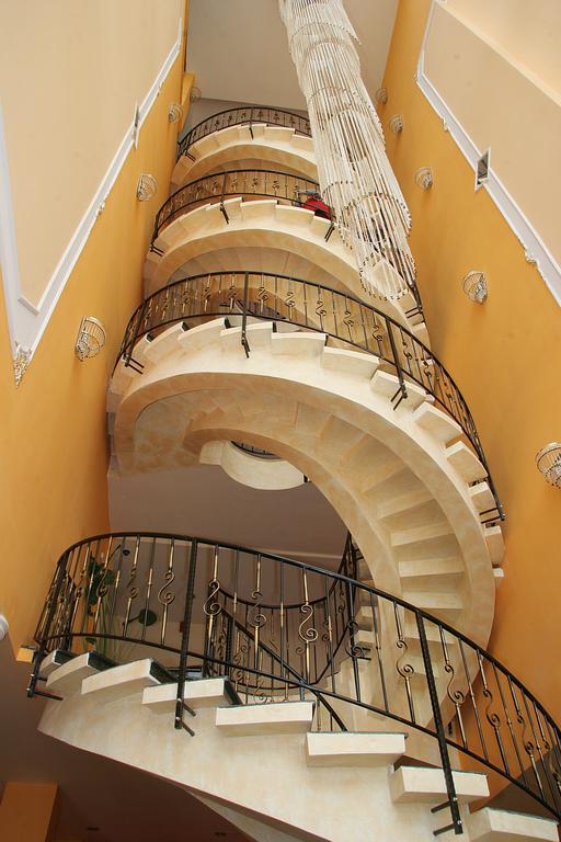 Hotel Coral Satu Mare Exterior photo